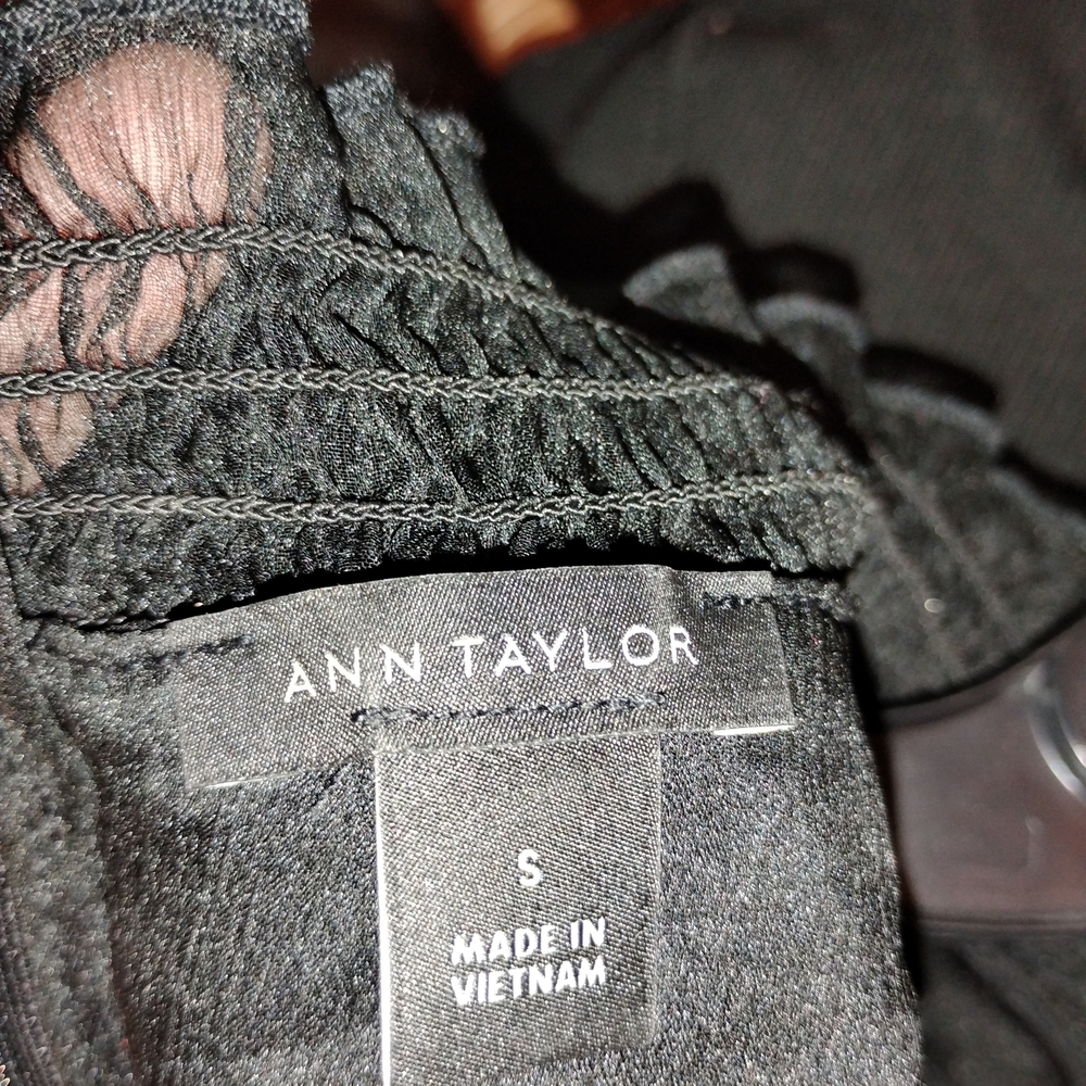 Ann Taylor Elegant Black Women's Top - Picture 3 of 5